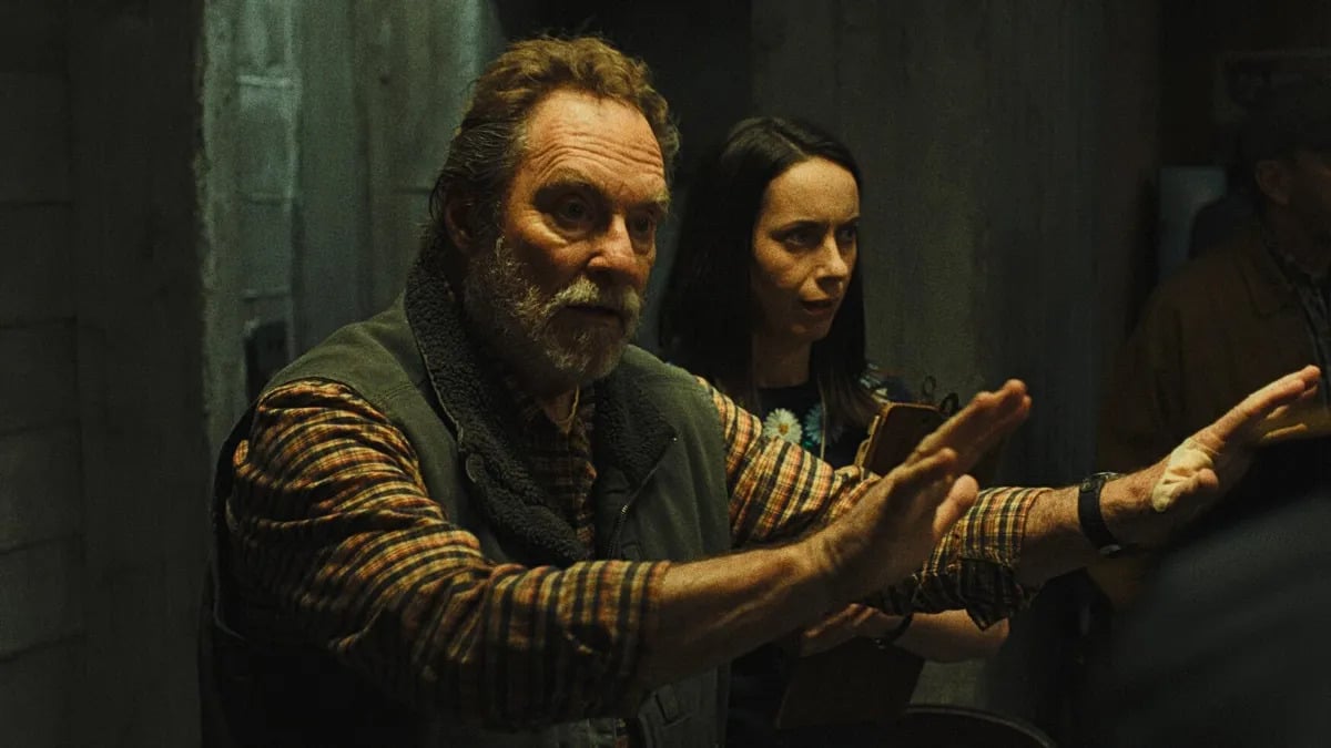 widows-bay-stephen-root-kate-o-flynn | Tell-Tale TV Stephen Root and Kate O 10 Reasons to Watch Widow’s Bay'Flynn in Widow's Bay (Photo courtesy of Apple TV+)