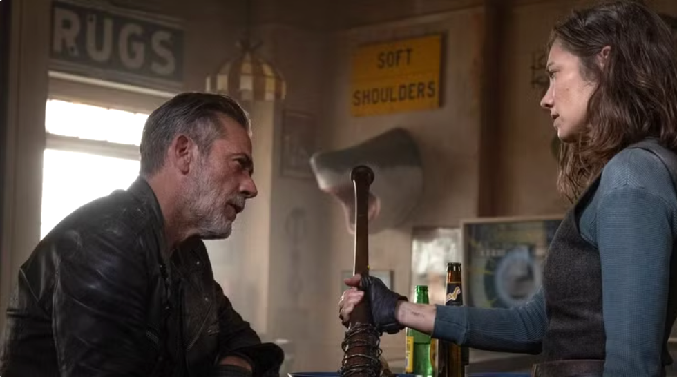 The Walking Dead: Dead City Temporada 3 - (Esquerda) Jeffrey Dean Morgan como Negan e Lauren Cohan como Maggie Greene O que assistir na TV esta semana: The Walking Dead: Dead City, The Ark, Cape Fear e muito mais!