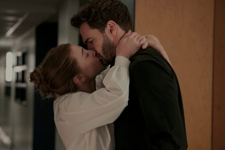 Olive (Lili Reinhart), Adam (Tom Bateman) in The Love Hypothesis (Photo: Philippe Bossé/ Prime Video © Amazon Content Services LLC) | Tell-Tale TV Olive (Lili Reinhart), Adam (Tom Bateman) in The Love Hypothesis (Photo: Philippe Bossé/ Prime Video © Amazon Content Services LLC) The Love Hypothesis Has No Substance