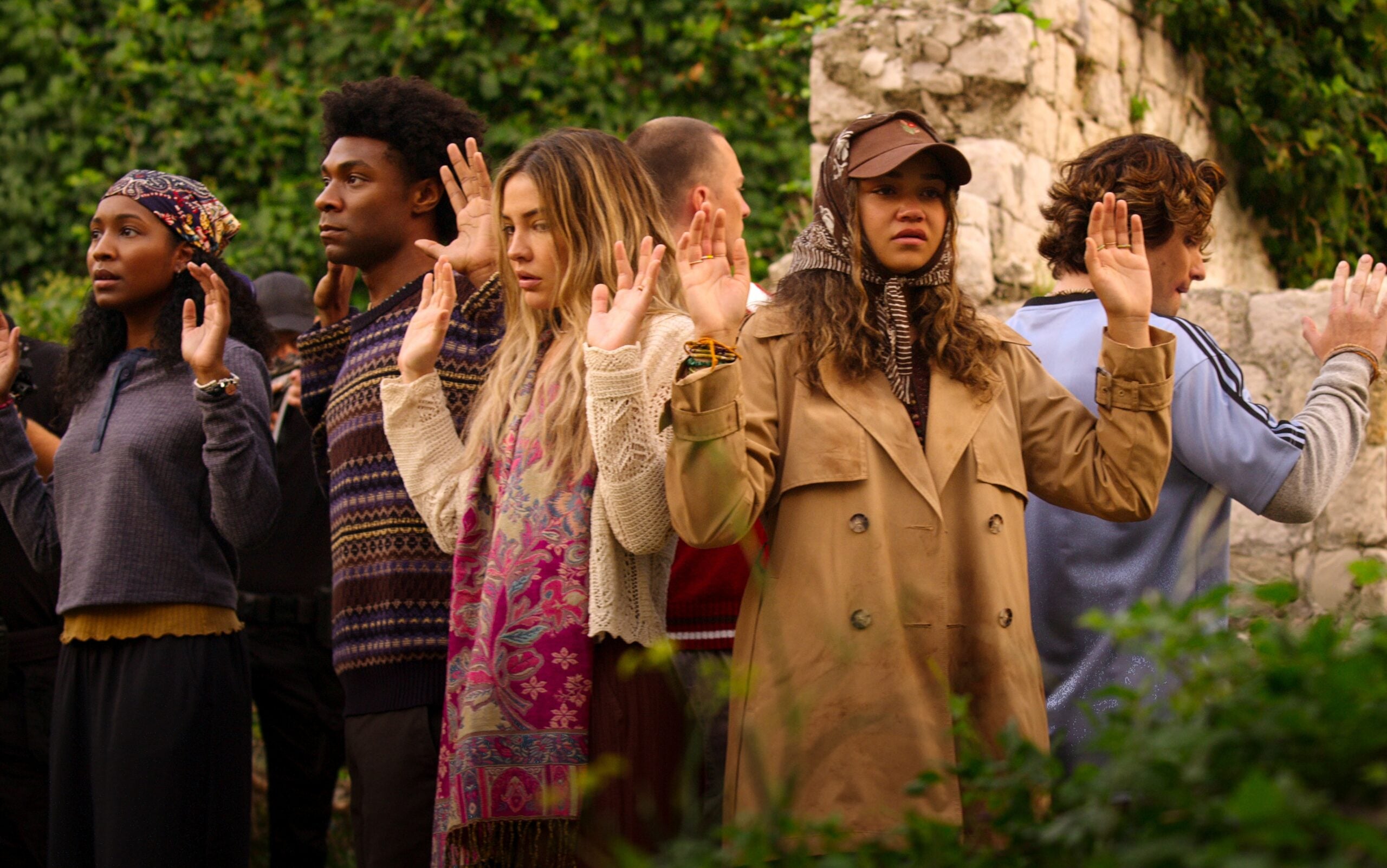 Outer Banks Season 5 | Tell-Tale TV Outer Banks Season 5 - (L to R) Carlacia Grant as Cleo, Jonathan Daviss as Pope, Madelyn Cline as Sarah Cameron, Drew Starkey as Rafe, Madison Bailey as Kiara, Chase Stokes as John B What to Watch on TV This Week: Lanterns, Outer Banks, It’s Always Sunny in Philadelphia, and More!