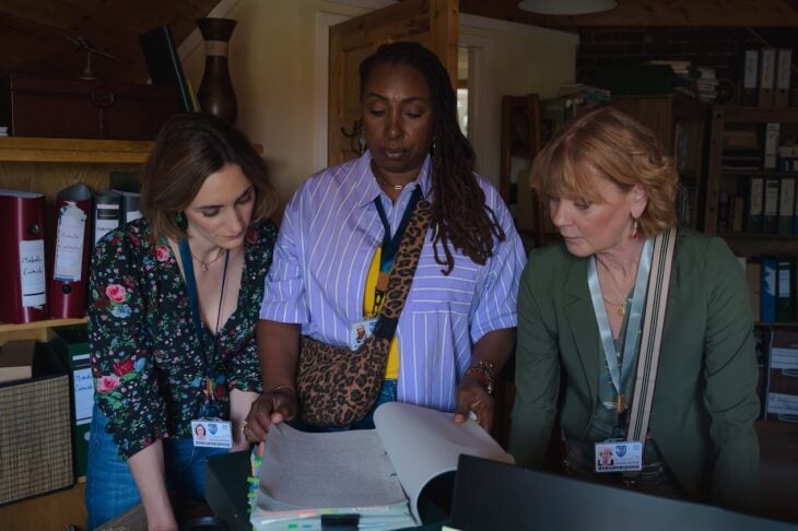 The Marlow Murder Club Season 3 Episode 1 Becks Starling (Cara Horgan), Suzie Harris (Jo Martin), and Judith Potts (Samantha Bond) | Tell-Tale TV The Marlow Murder Club Season 3 Episode 1 Becks Starling (Cara Horgan), Suzie Harris (Jo Martin), and Judith Potts (Samantha Bond) The Marlow Murder Club Season 3 Episode 1 Review: A Murdered Mayor and Mysterious Messages