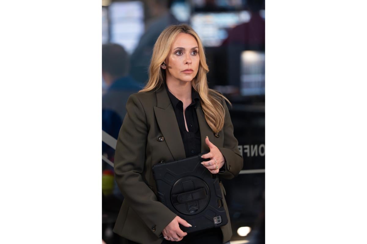 9-1-1 Season 10 Episode 2, "Fire in the Hole" | Tell-Tale TV 9-1-1 Season 10 Episode 2, "Fire in the Hole" 9-1-1 Season 10 Episode 2 Preview: Chaos Ensues When the Volcano Erupts