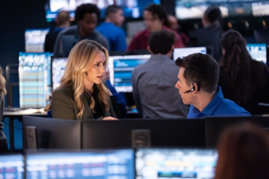 9-1-1 Season 10 Episode 2, "Fire in the Hole" | Tell-Tale TV 9-1-1 Season 10 Episode 2, "Fire in the Hole" 9-1-1 Season 10 Episode 2 Review: Fire in the Hole