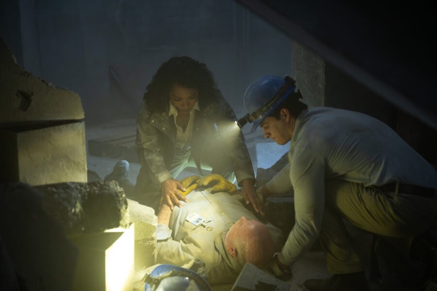 ANGELA BASSETT, PHIL HENDRIE, ZACH TINKER | Tell-Tale TV ANGELA BASSETT, PHIL HENDRIE, ZACH TINKER 9-1-1 Season 10 Episode 2 Review: Fire in the Hole